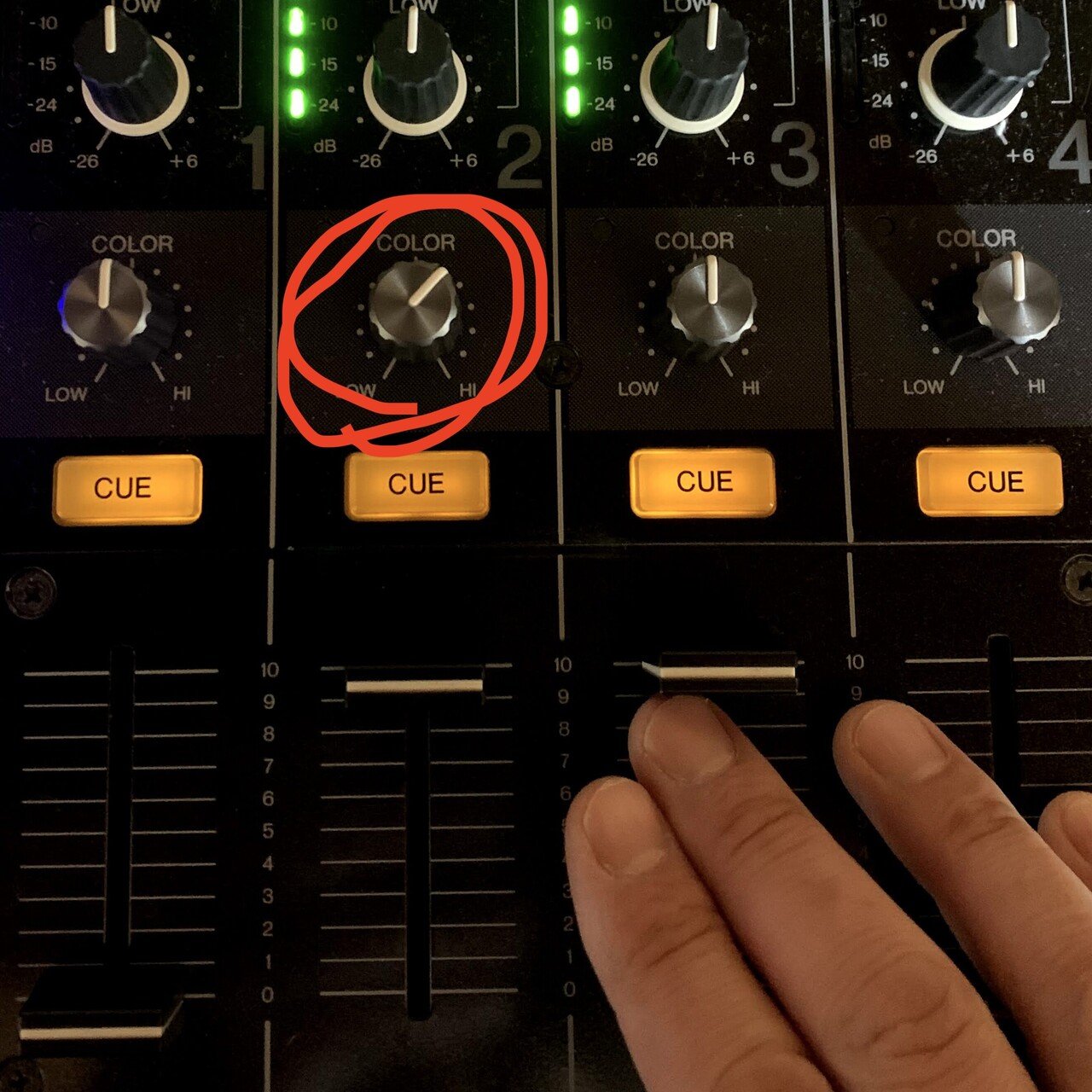 レビュー】DJミキサーは「Pioneer DJM800」を選ぶだけでミックスの達人