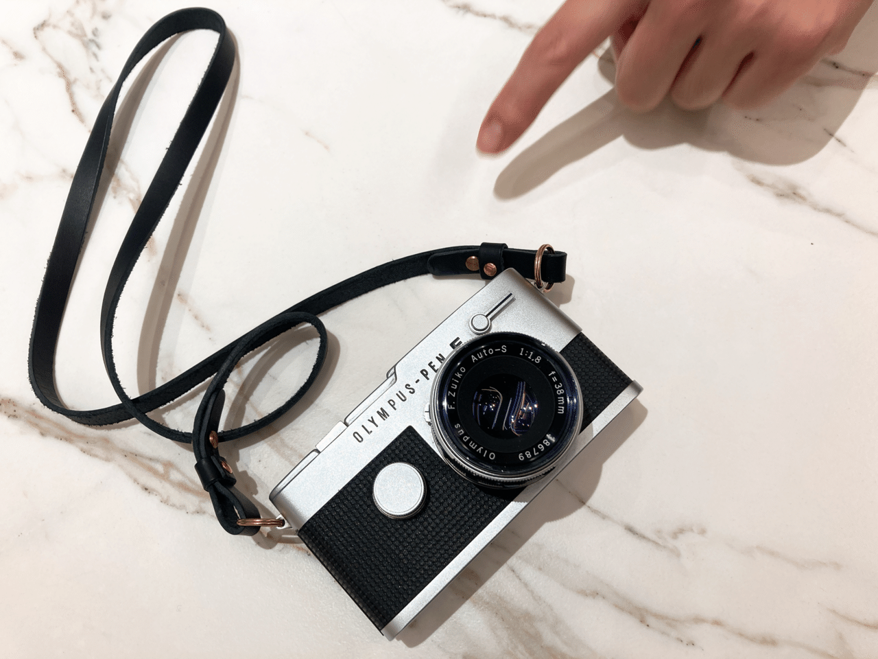 完動品OLYMPUS PEN-F 花文字 + 標準レンズ ハーフカメラ ハーフ