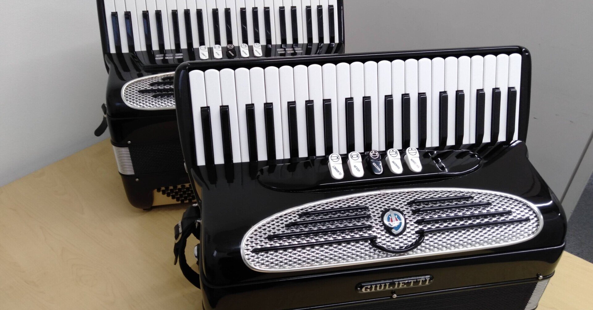 中古】GIULIETTI M52 年代による仕様のちがい比較｜アコーディオン横丁