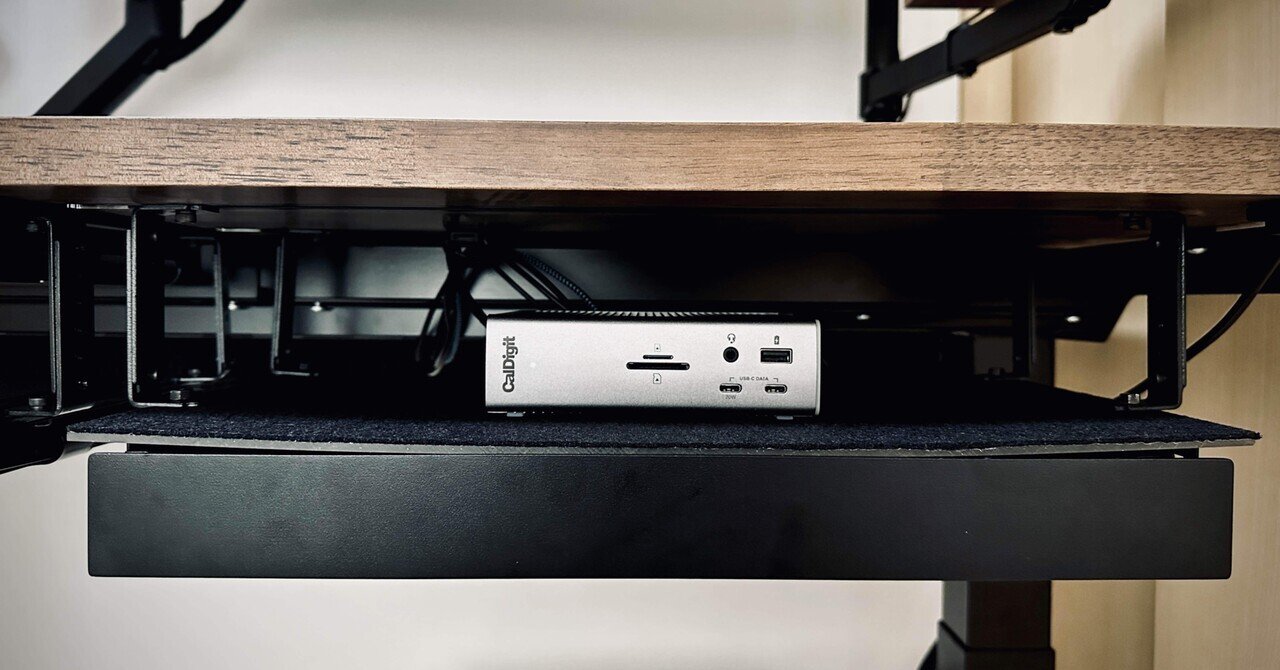 PREDUCTS Drawer Miniとデスク天板の間にスペースをつくる｜suwa-sh