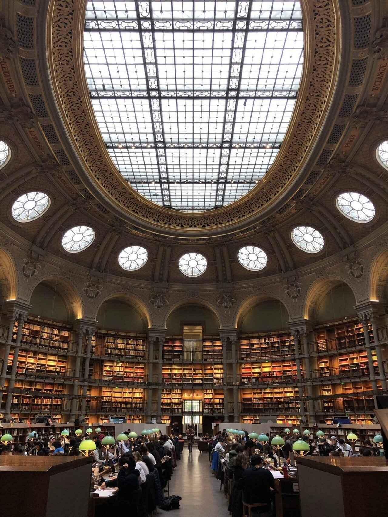 建築旅】パリ国立国会図書館でのんびり過ごす🥱🇫🇷 ｜naori🌻