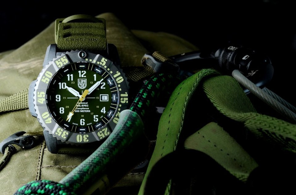 ルミノックスから、カーボン素材「CARBONOX™＋」およびブランド初素材