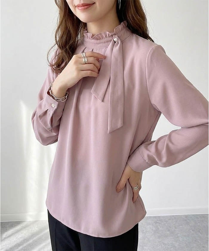 フリルスタンドカラーブラウス｜上品フェミニンな旬顔トップス