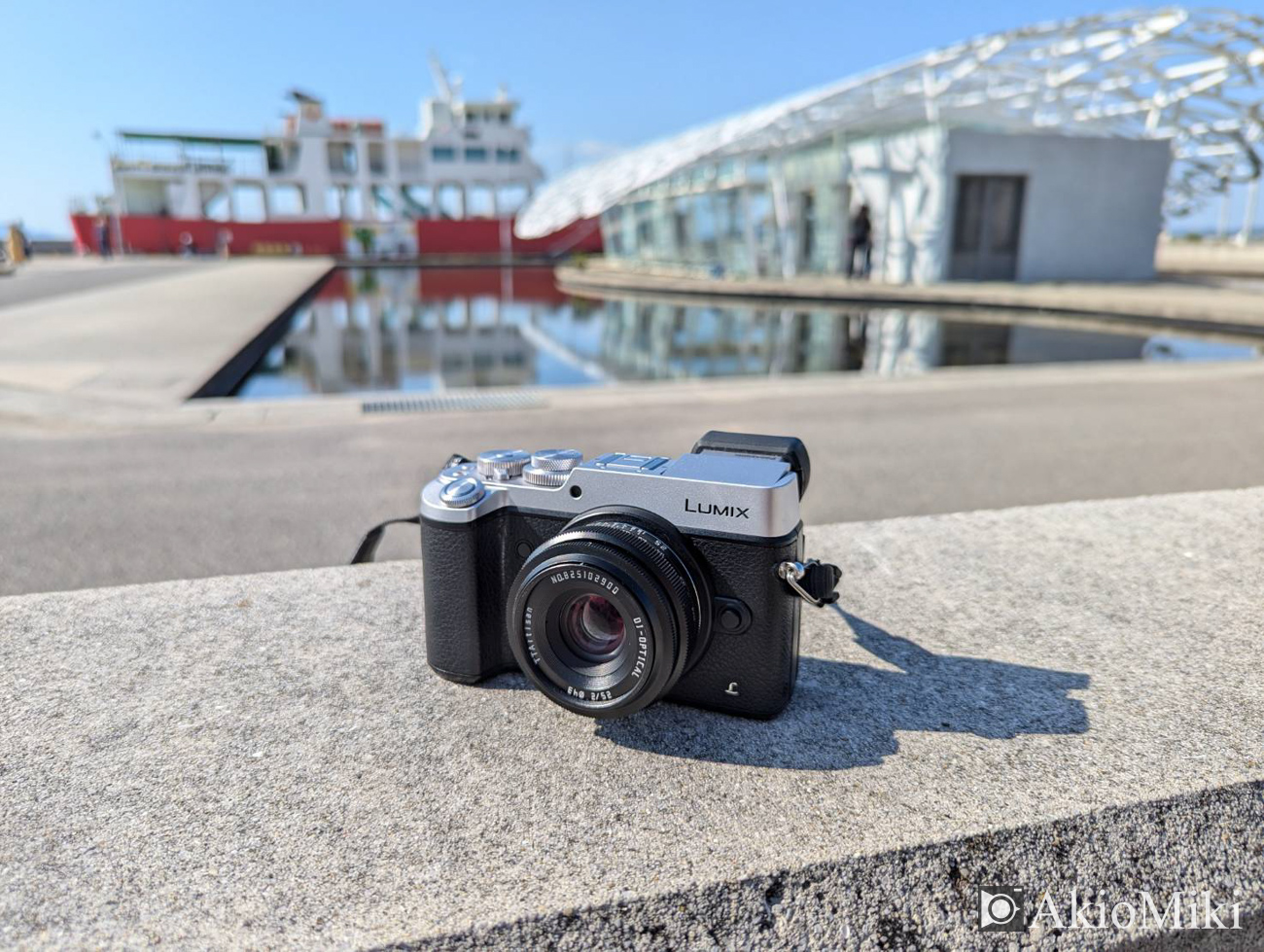 デザインと機能が両立したミラーレスカメラ「Panasonic LUMIX GX8」を