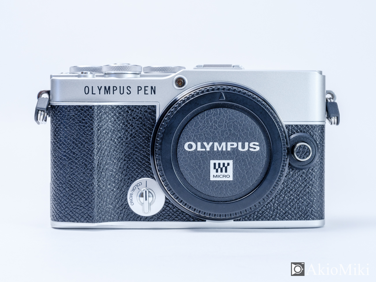 操作をスマホ感覚でできるおしゃれカメラ「OLYMPUS PEN E-P7」を