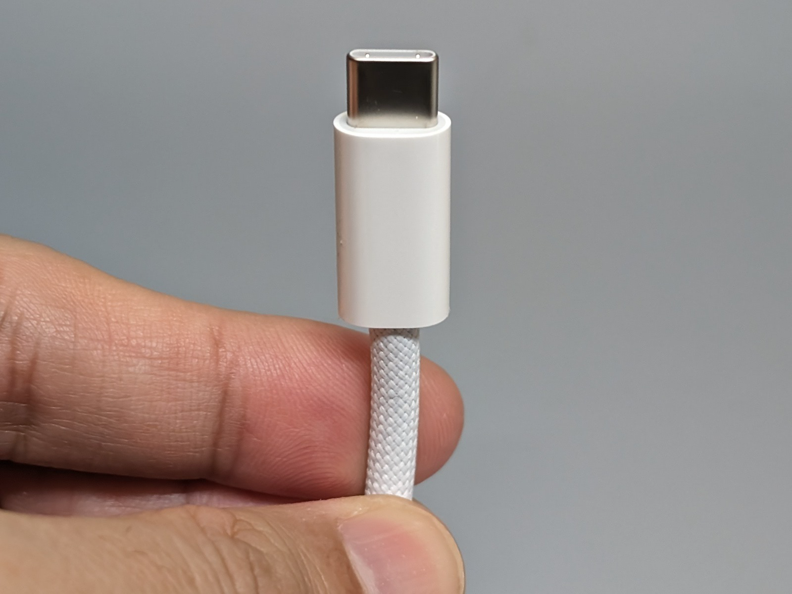 最大240Wまで対応、将来も安心して使えるApple純正USB-C充電ケーブル