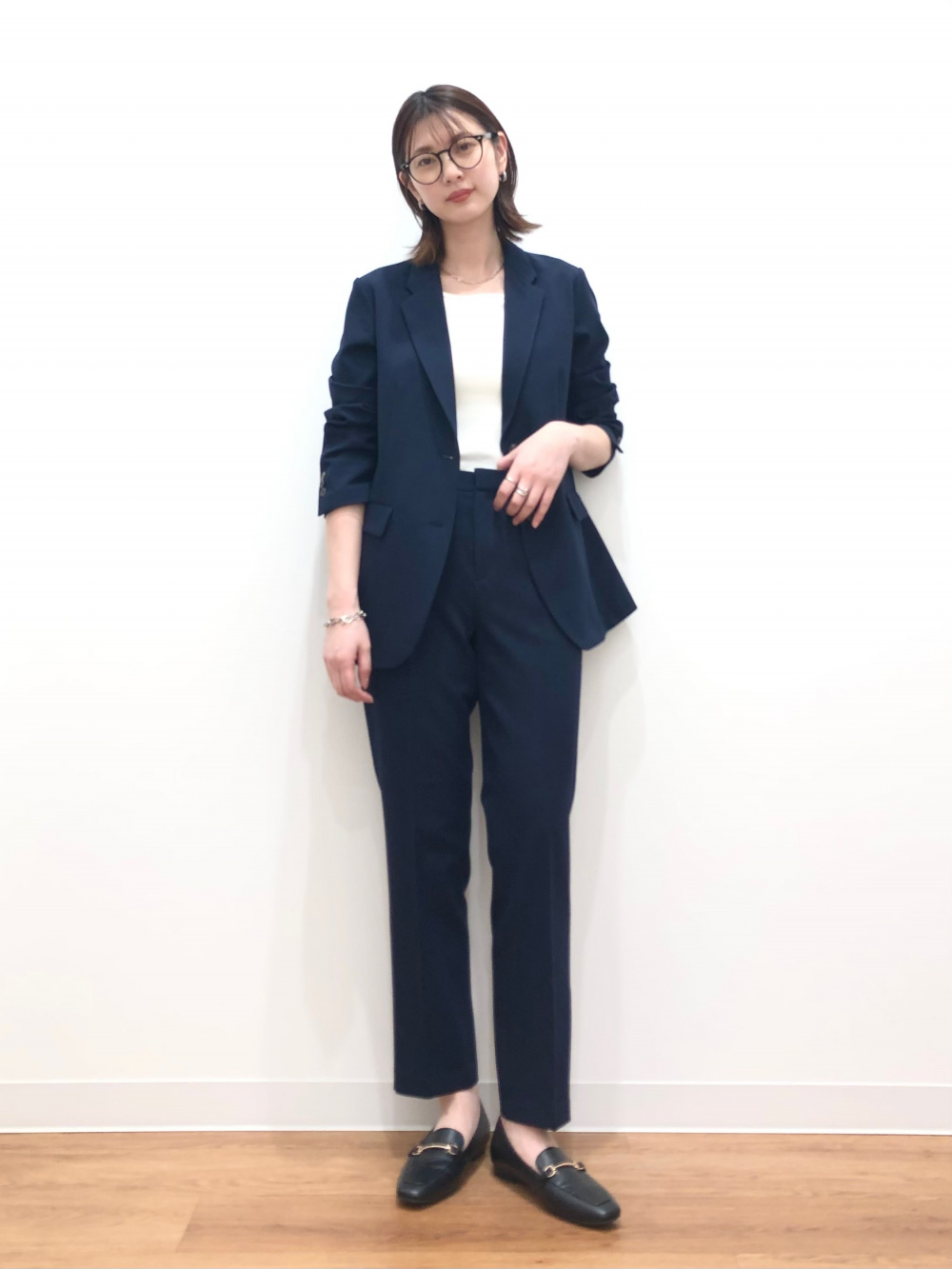 感動ジャケット、レーヨンボウタイブラウス」の着用コーディネート