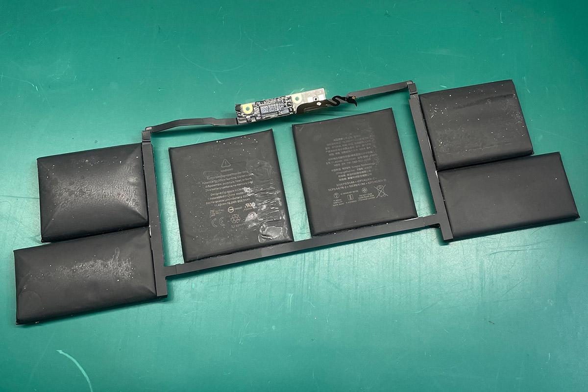 大阪本町 MacBook Pro 2017 15inch A1707 バッテリー交換修理