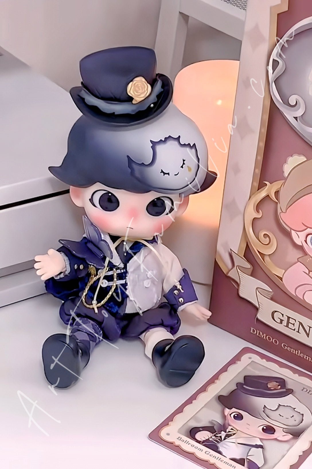 Dimoo Gentleman Series 1/8 Action Figure | POP MART – Art Toy Familia