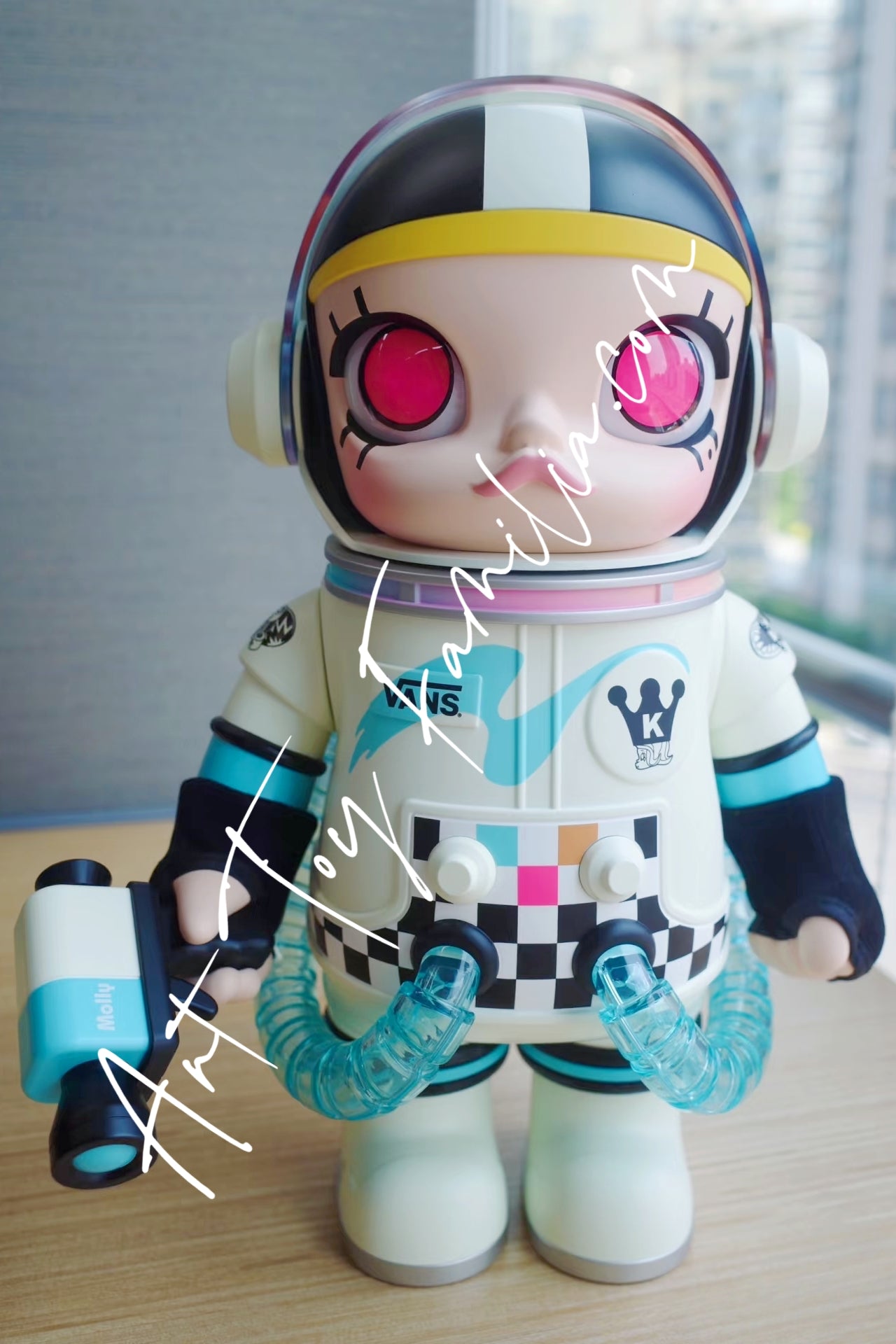 400% MEGA Space Molly 400% × Vans | POP MART – Art Toy Familia