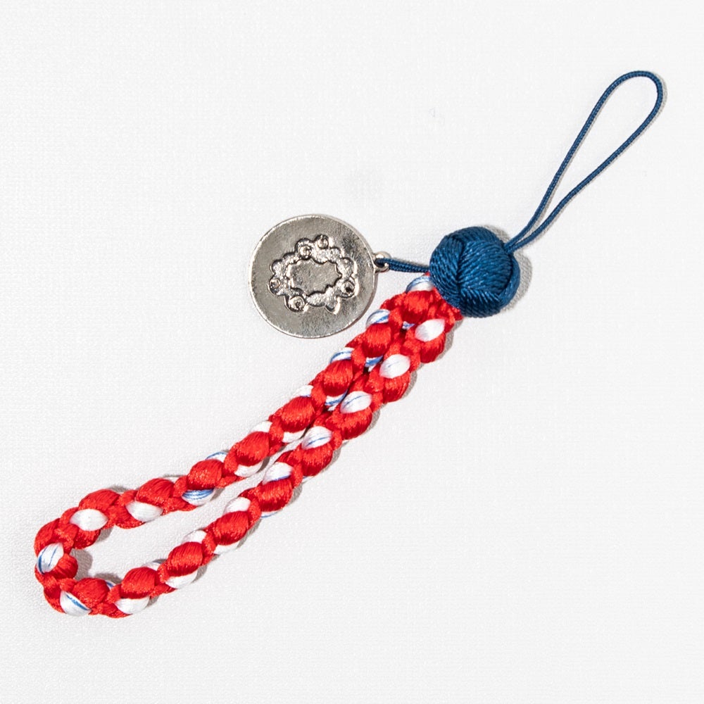 万博グッズ】ミャクミャクが組紐に!? 職人技が光るストラップ 糸の束を