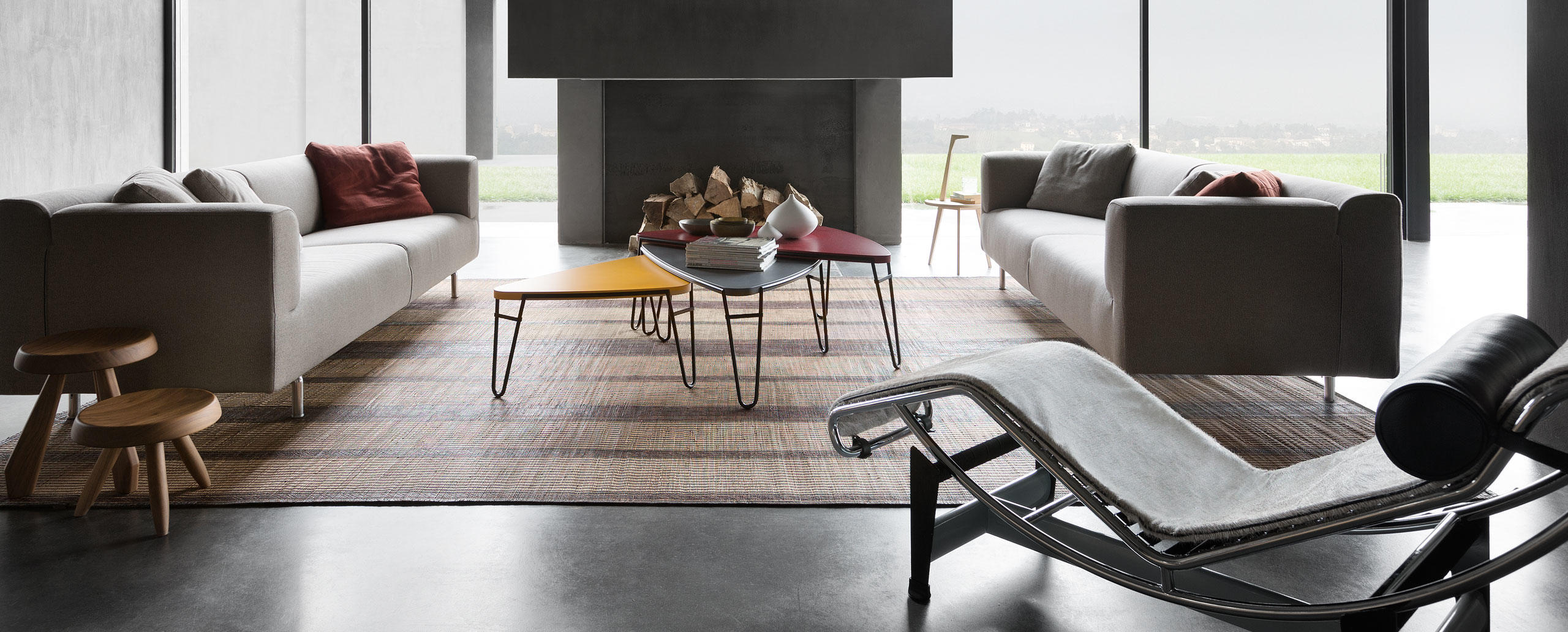 Столик 519 PETALO, Cassina. Дизайнер Charlotte Perriand