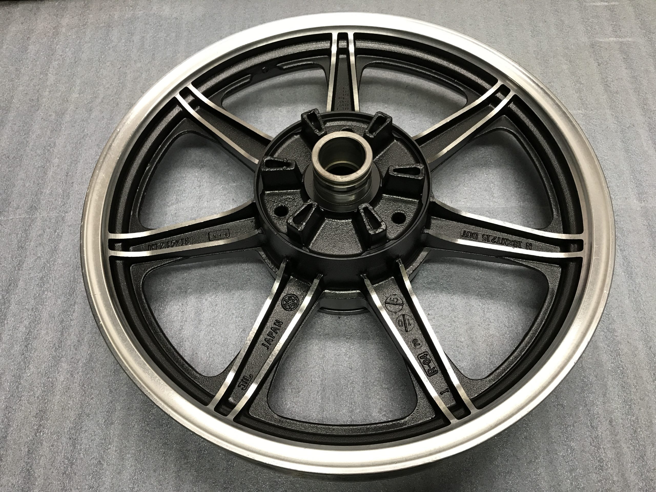 YAMAHA-SR400 ホイール セラコート施工（焼付塗装） - AWANOコーティング