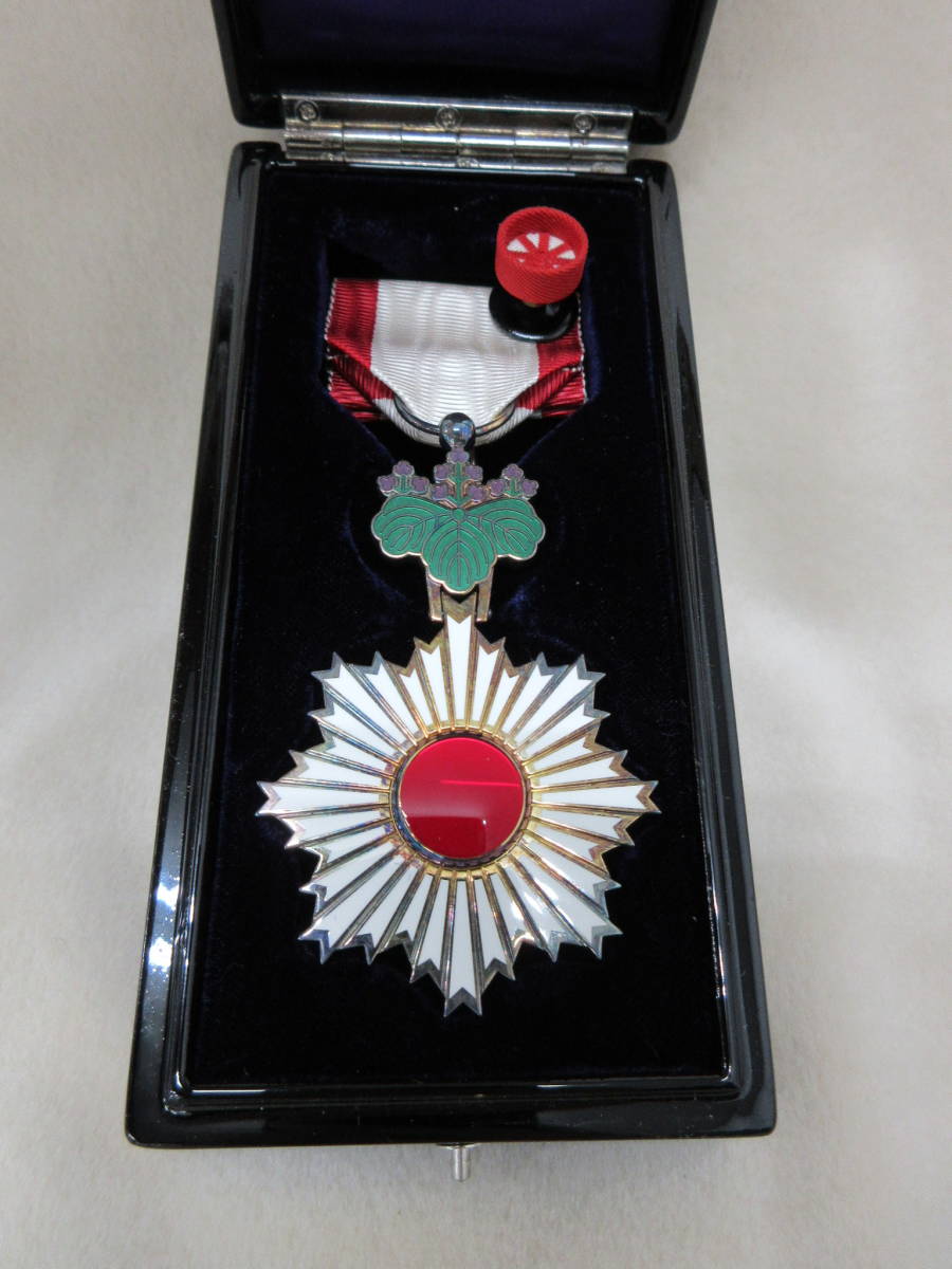 勲章 勲五等双光旭日章 徽章 共箱 略綬 日本軍 勲章/勲