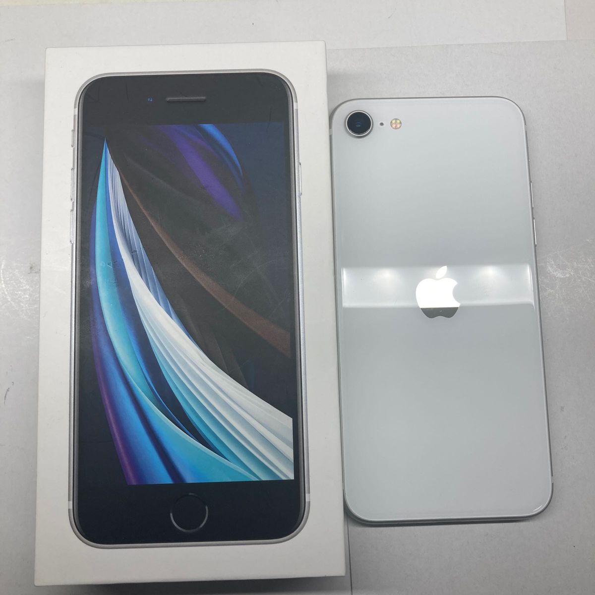 iPhone SE2 第二世代 64GB SIMフリー ホワイト バッテリー最大容量86