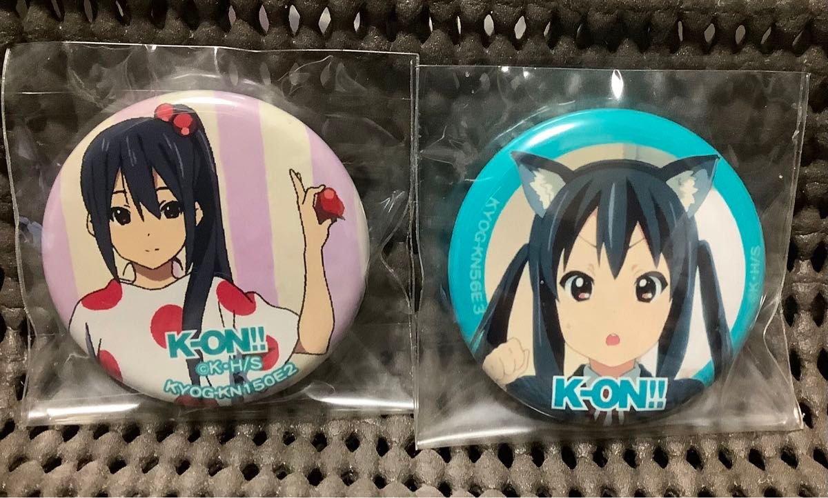 未開封 けいおん 中野梓 京アニ 缶バッジ 2個 あずにゃん 正規品 猫耳