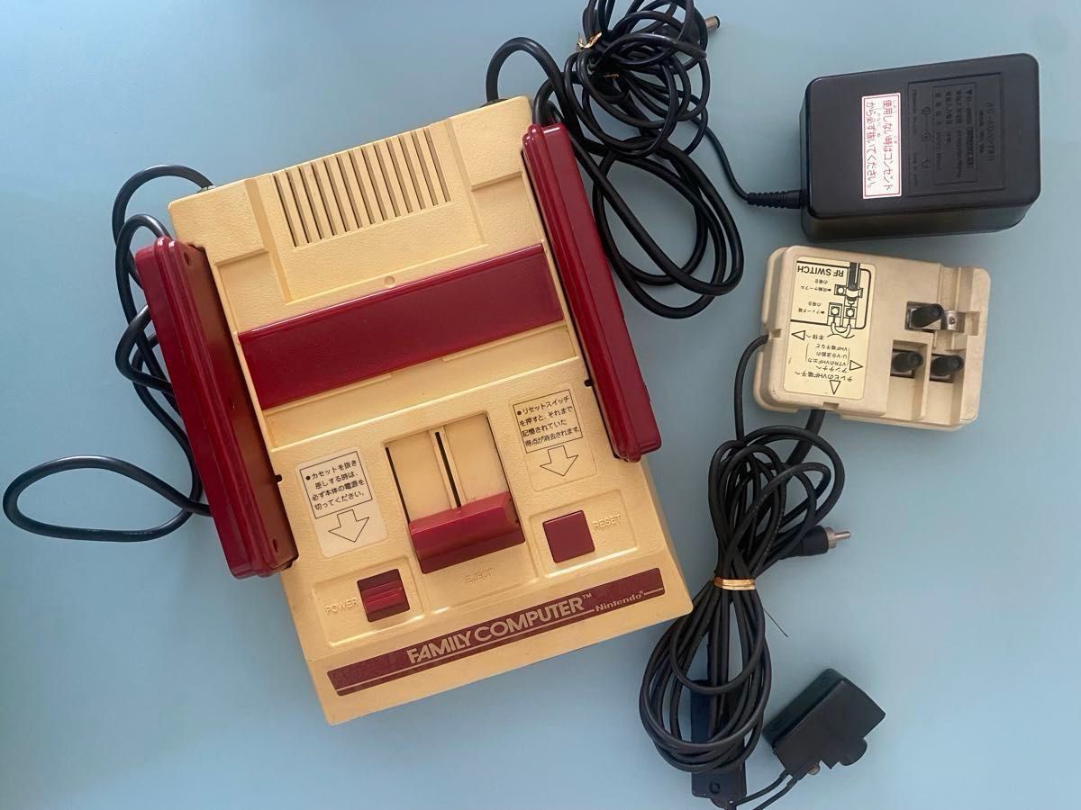 任天堂 ファミコン ファミリーコンピューター 当時物 箱 付属品あり