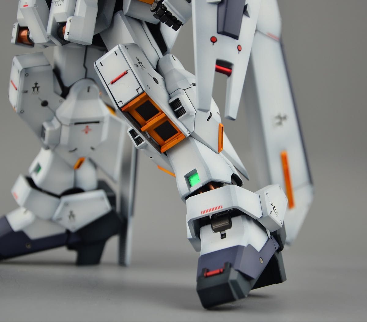 MG 1/100 RX-121-2 ガンダムTR-1 ヘイズル・アウスラ] 改修塗装済 完成