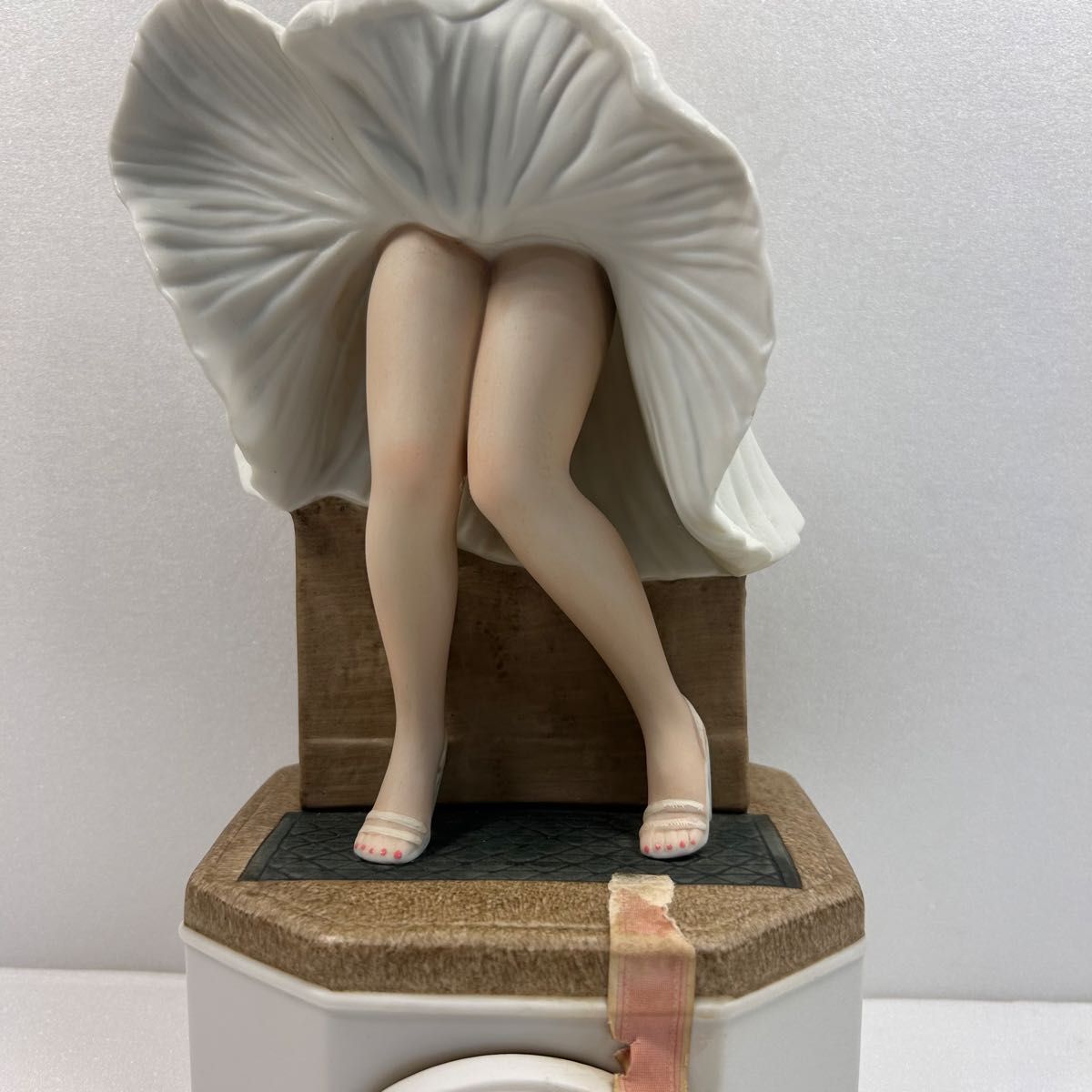 ウイスキー マリリンモンロー 七年目の浮気 陶器ボトル バーボン 容量