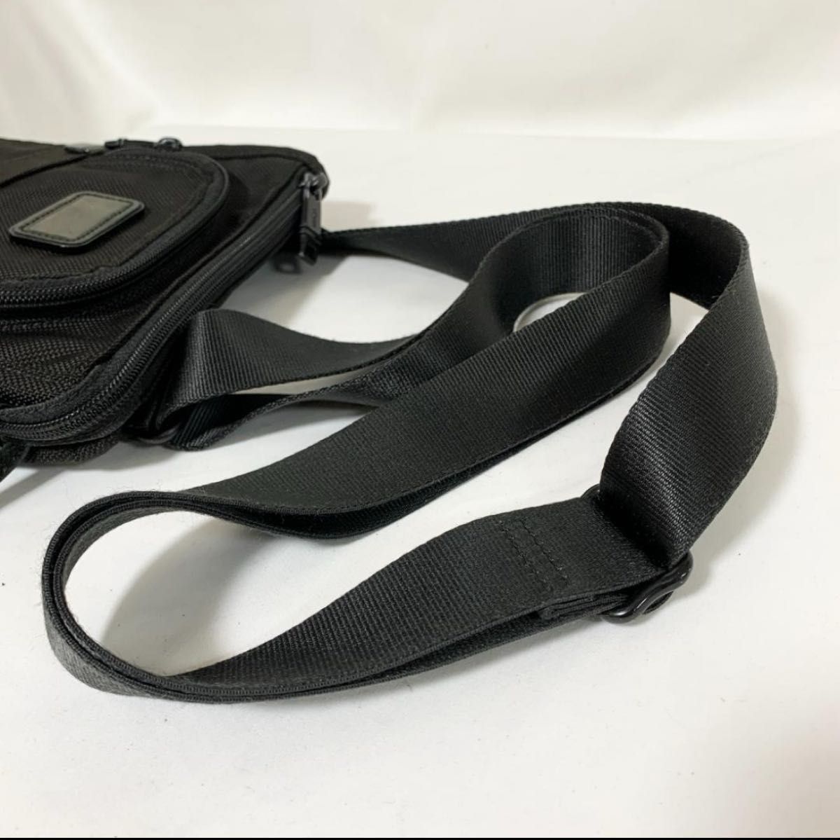 TUMI トゥミ ショルダーバッグ サコッシュ クロスボディ 斜め掛け