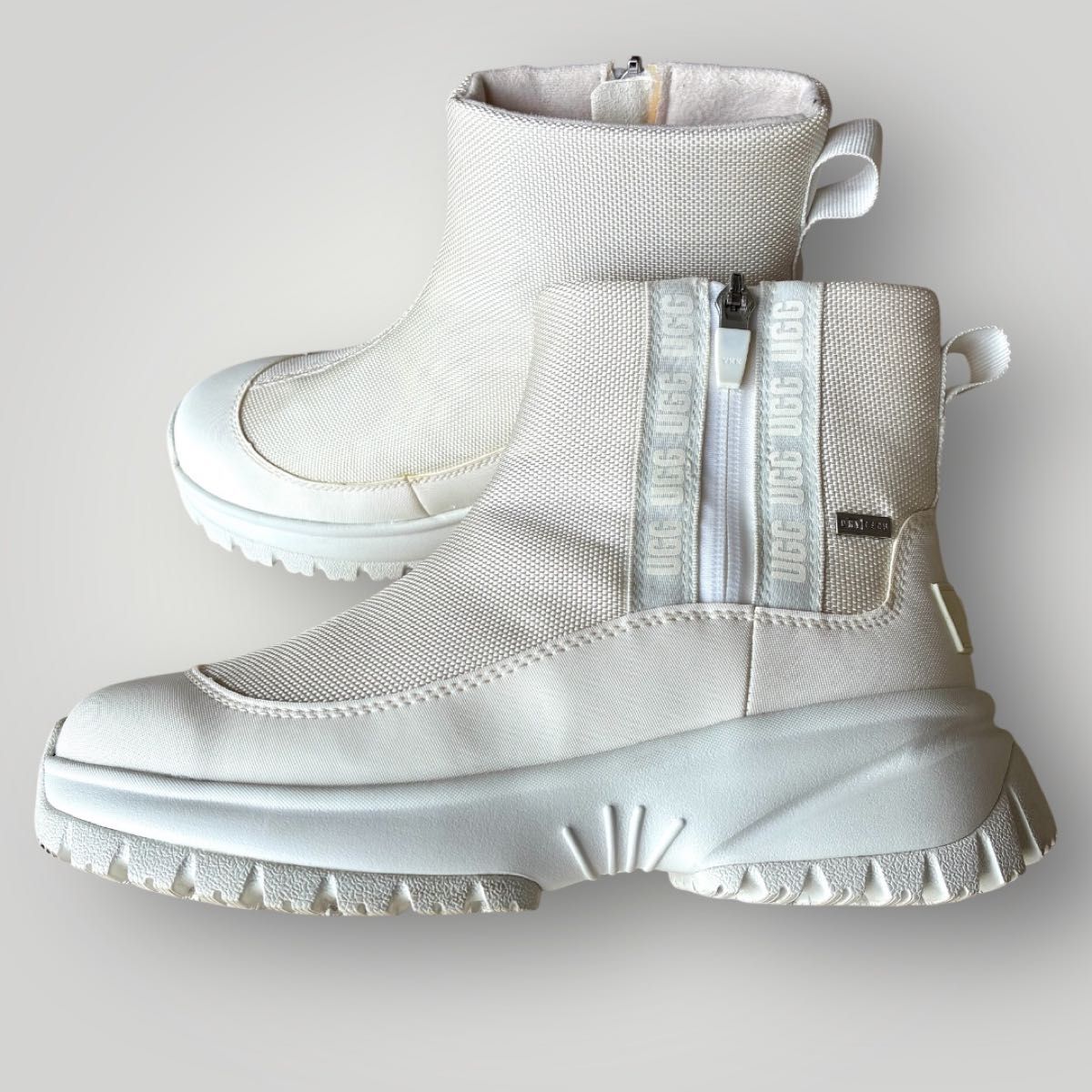 未使用級 UGG アグ 防水ブーツ Yose Zip レディース 白 厚底 23 0