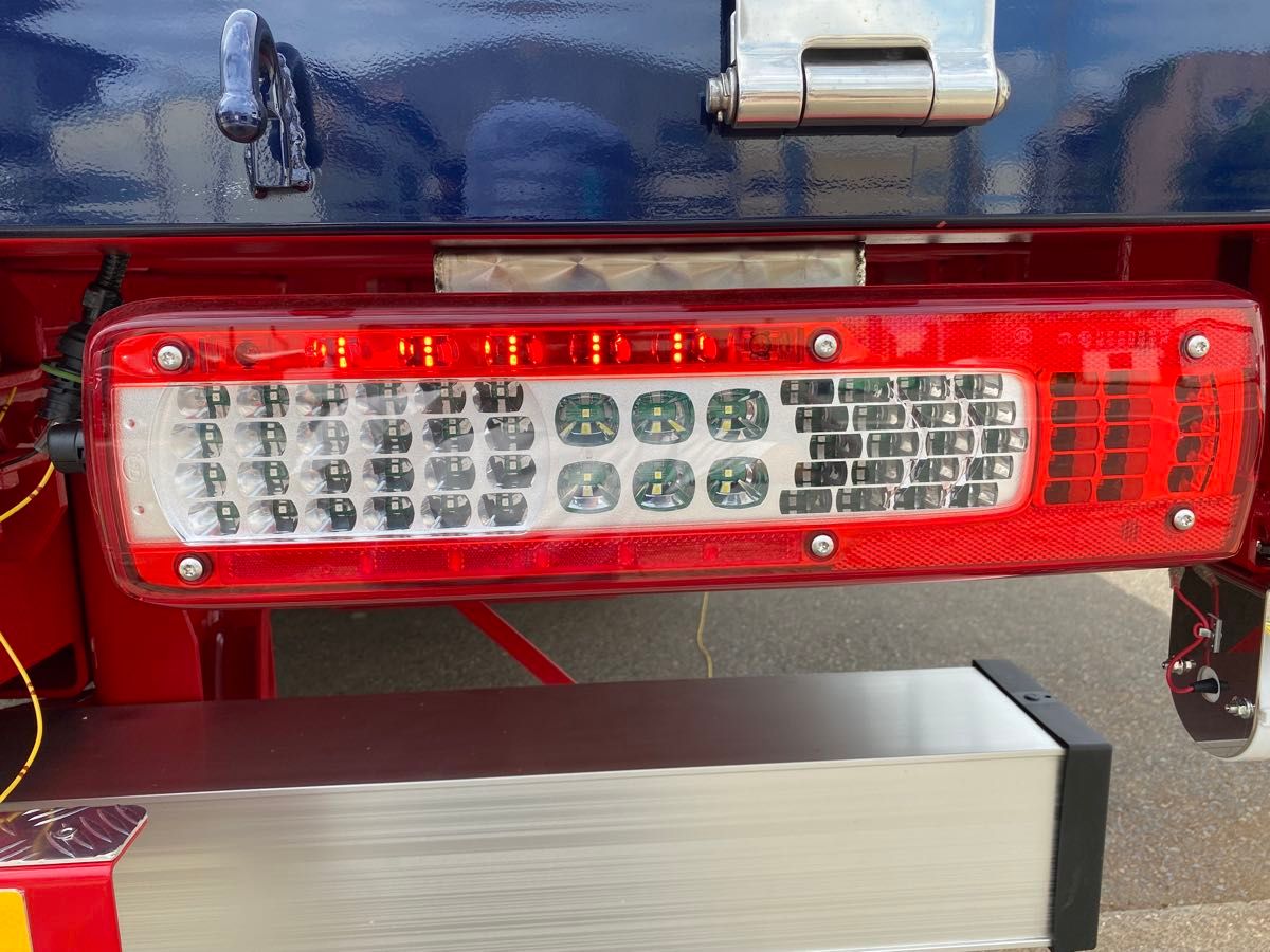 UD クオン 純正テールランプ LED 左右セット ハーネス付き｜Yahoo