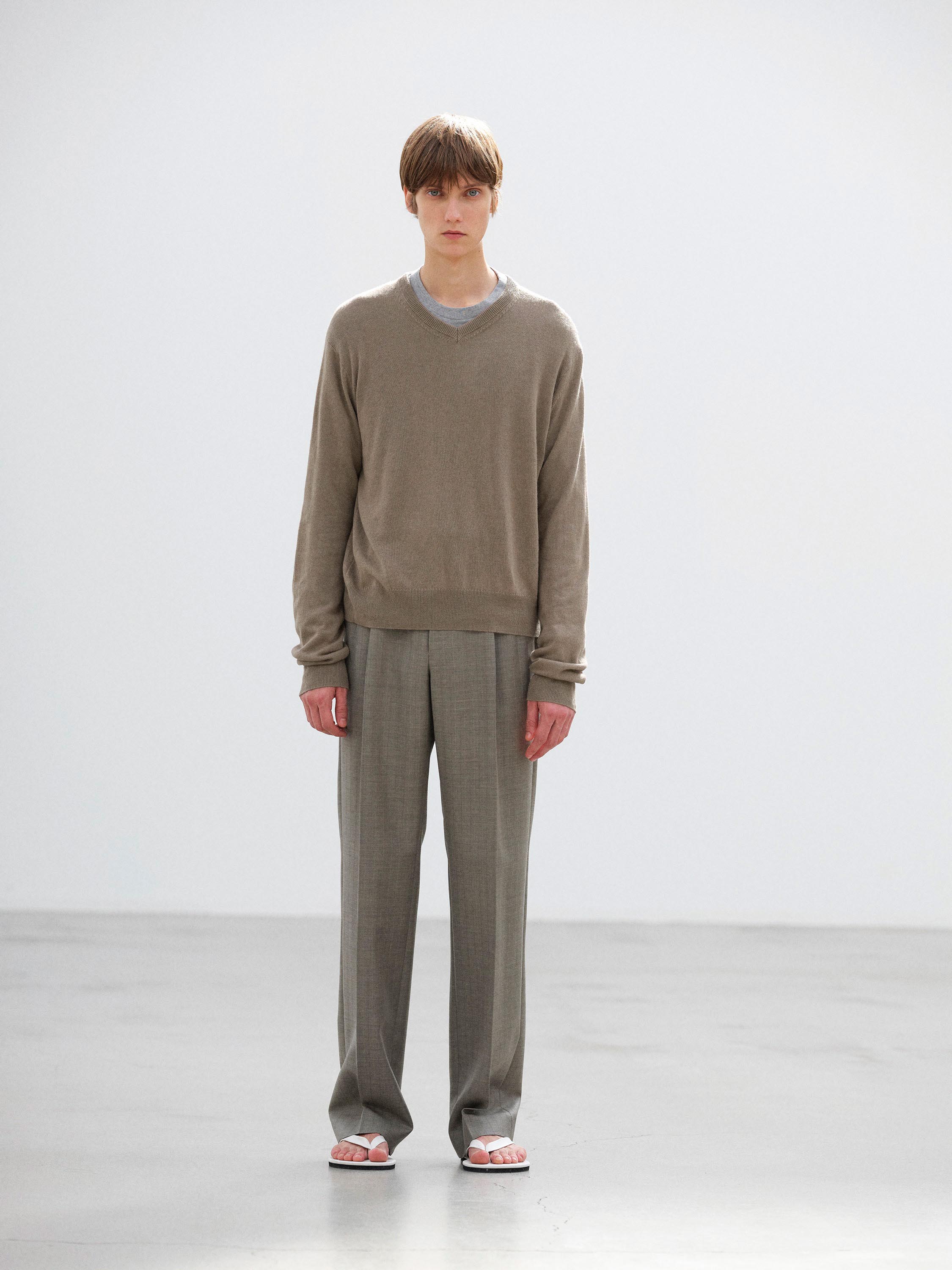 SUPER FINE CASHMERE SILK KNIT V-NECK P/O - AURALEE Official Website