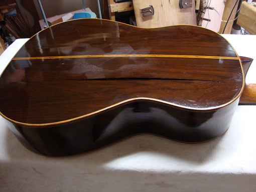 板割れ修理（田辺雅啓） | AURA – ギターショップアウラ