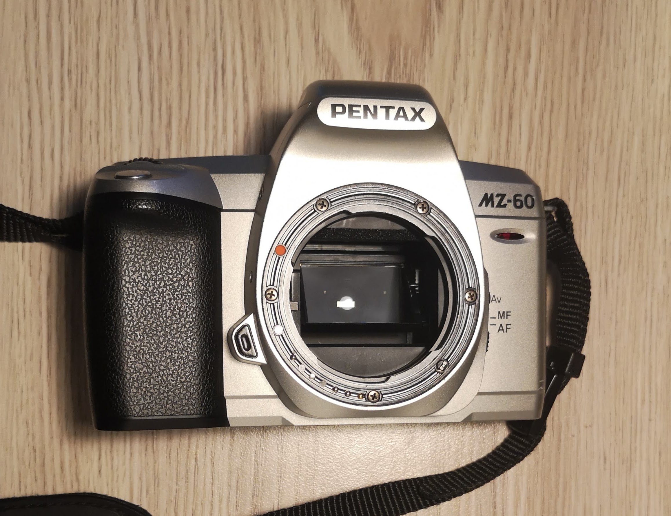 10 Years too late - Pentax MZ-60 (ZX-60) Review - Canny Cameras
