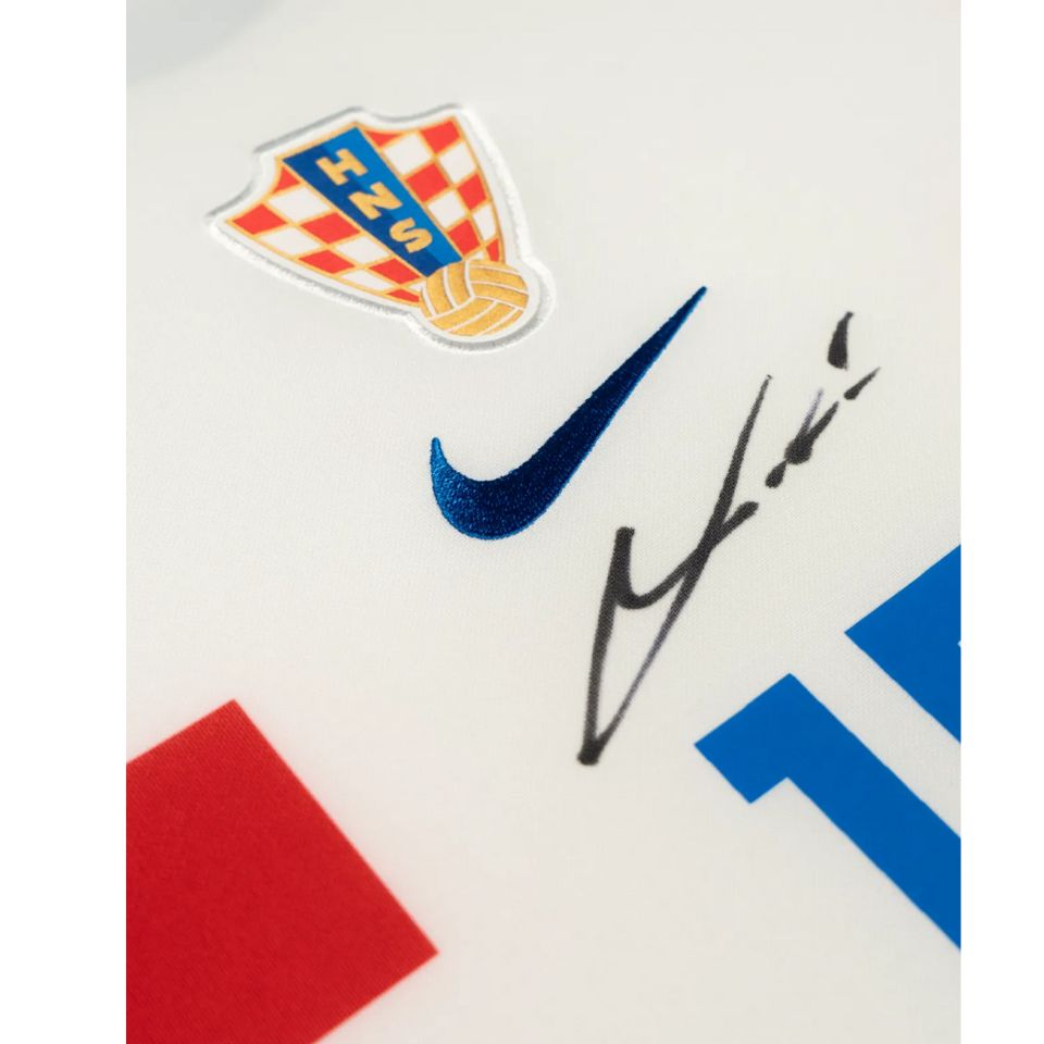 ルカ・モドリッチ【直筆サイン入り】クロアチア代表ユニホーム2022-23