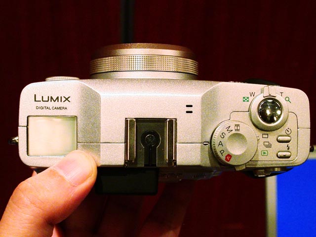 松下、ライカレンズ採用のデジタルカメラ2機種