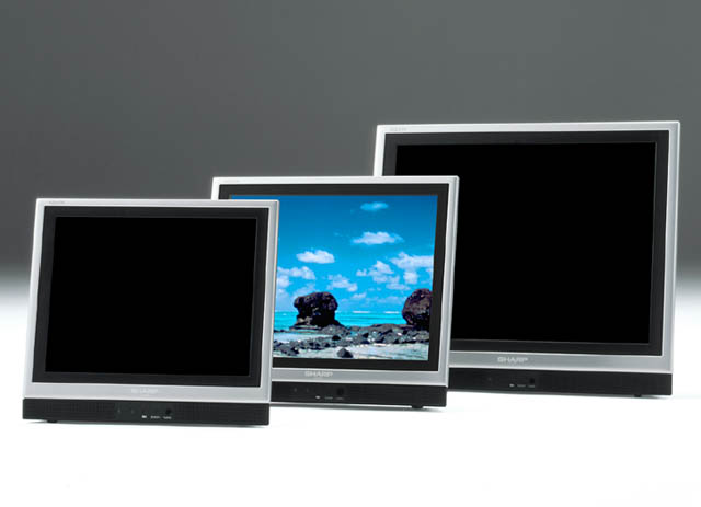シャープ、狭額縁化した液晶テレビ「AQUOS」新シリーズ