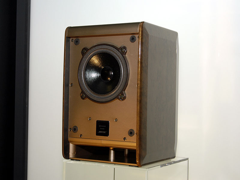 ボーズ、新ユニット採用のフルレンジ・ブックシェルフスピーカー