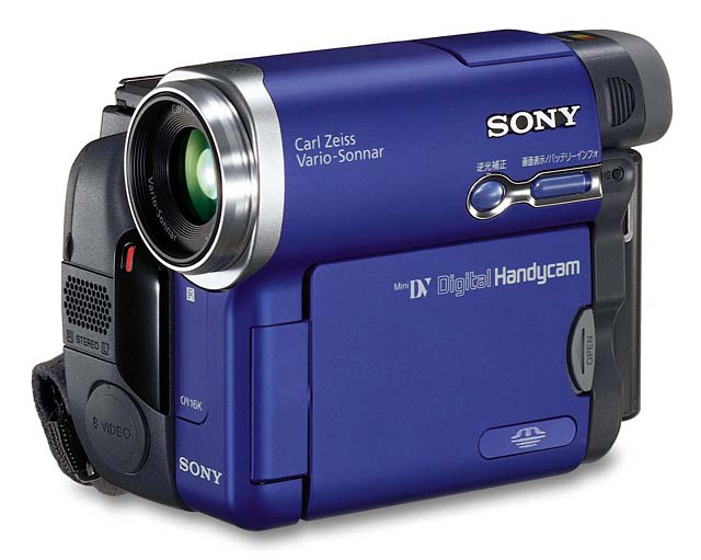 ソニー、2メガピクセルCCD搭載のDVカメラ「DCR-TRV70K」