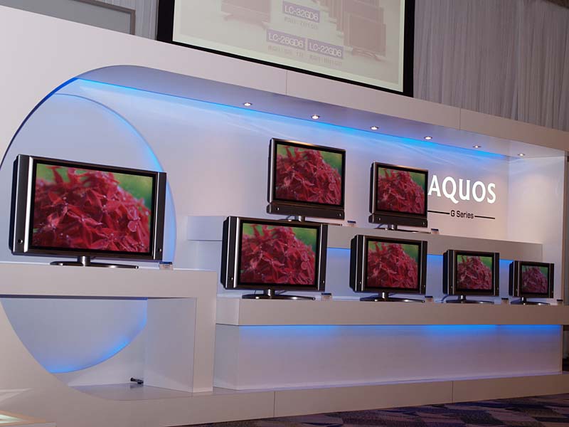 シャープ、4波長バックライト搭載の45/37/32V型「AQUOS」