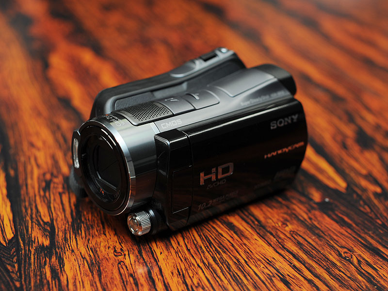 ソニー、フルHD録画対応のHDD内蔵型AVCHDハンディカム