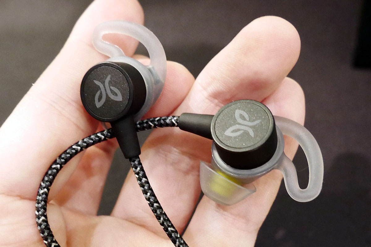 14時間聴けるJaybirdイヤフォン「TARAH PRO」。耳掛けで装着感UP - AV