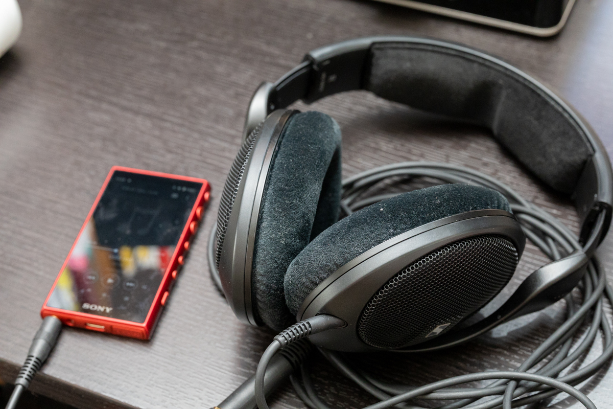 ミニレビュー】約2.5万円のゼンハイザー「HD 560S」、軽量で高音質な