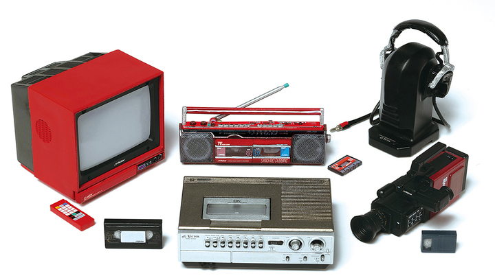 昭和のビクター製品がミニチュア化。VHSデッキなど5種類 - AV Watch