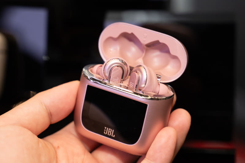 JBL最上位完全ワイヤレス「TOUR PRO 2」に日本限定の新色「聴色(ゆるし