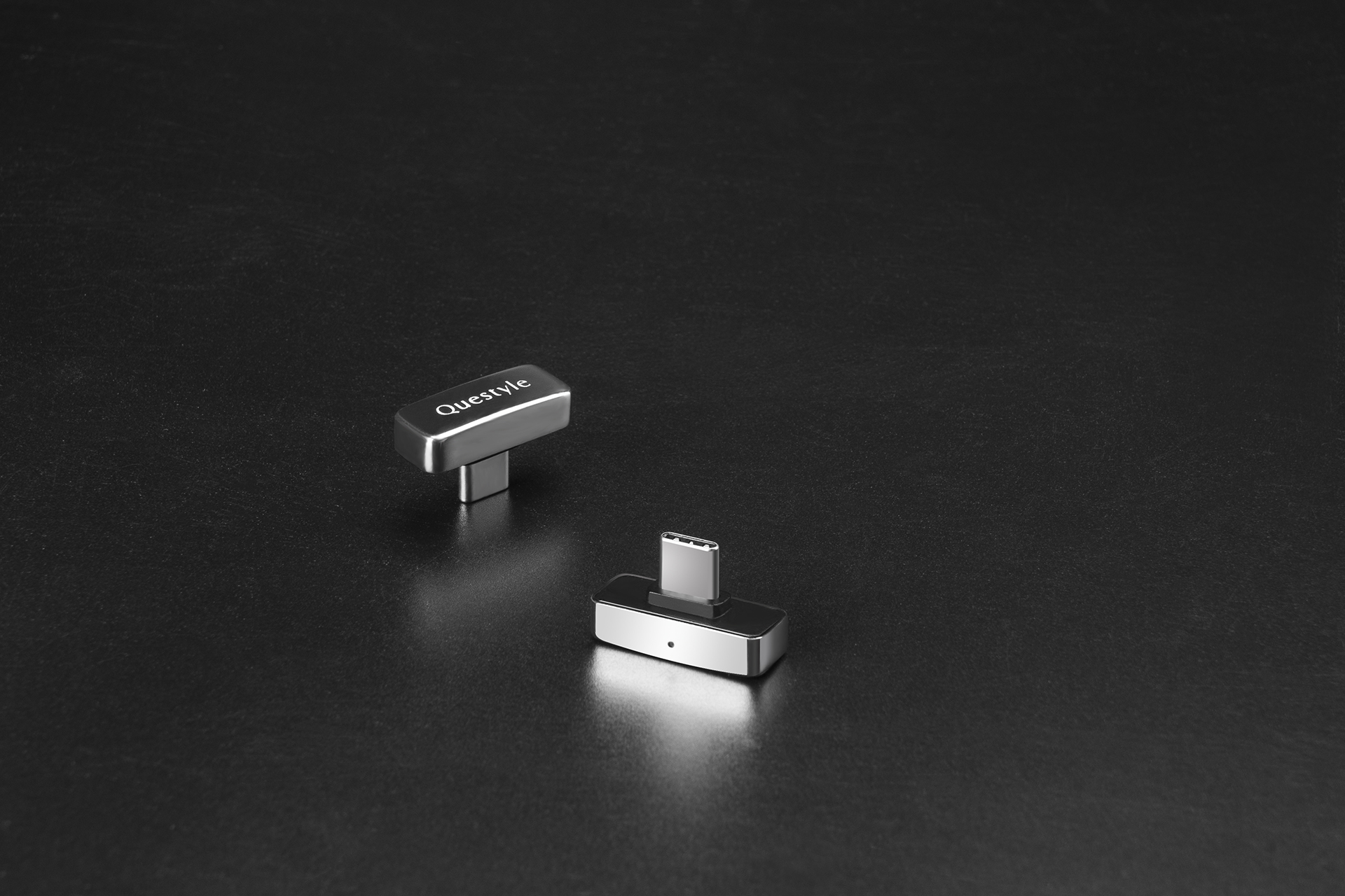 Questyle、Bluetoothトランスミッタ「QCC Dongle」を冬のヘッドフォン