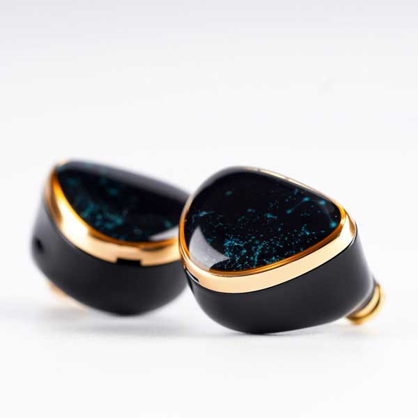 NICEHCK、日本製フィルムコンデンサーを採用した8ドライバ構成