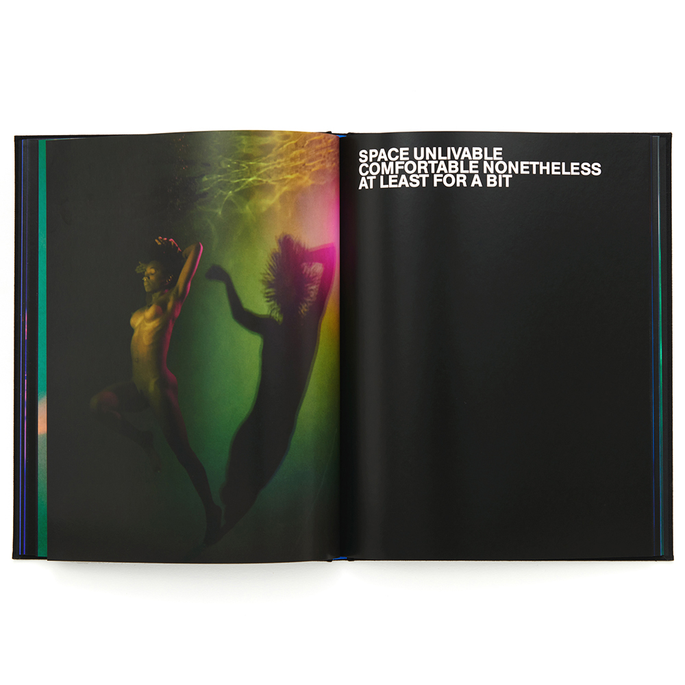 Colin Sussinghamが「作品集『BE L'EAU』発売記念展」を東京・幡ヶ谷