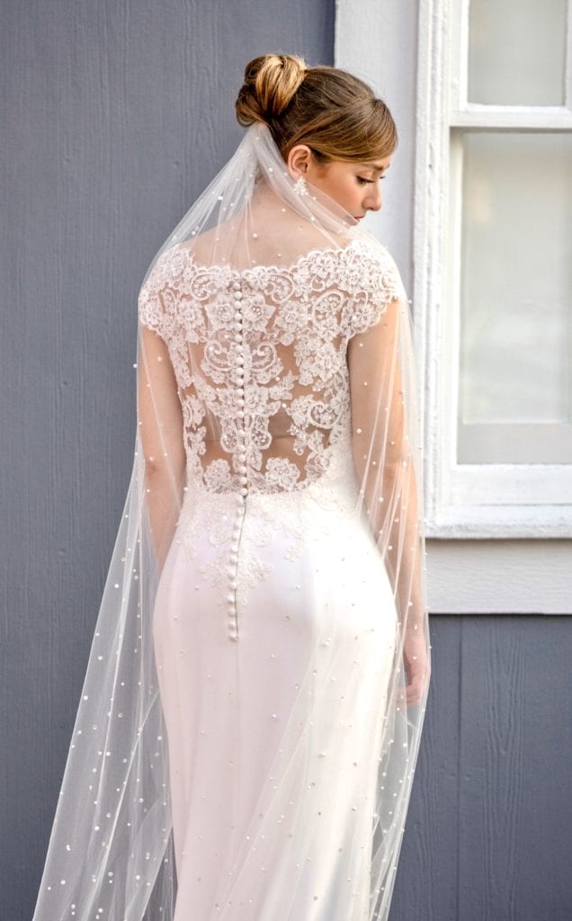 V572-W – Maritzas Bridal Veils Inc