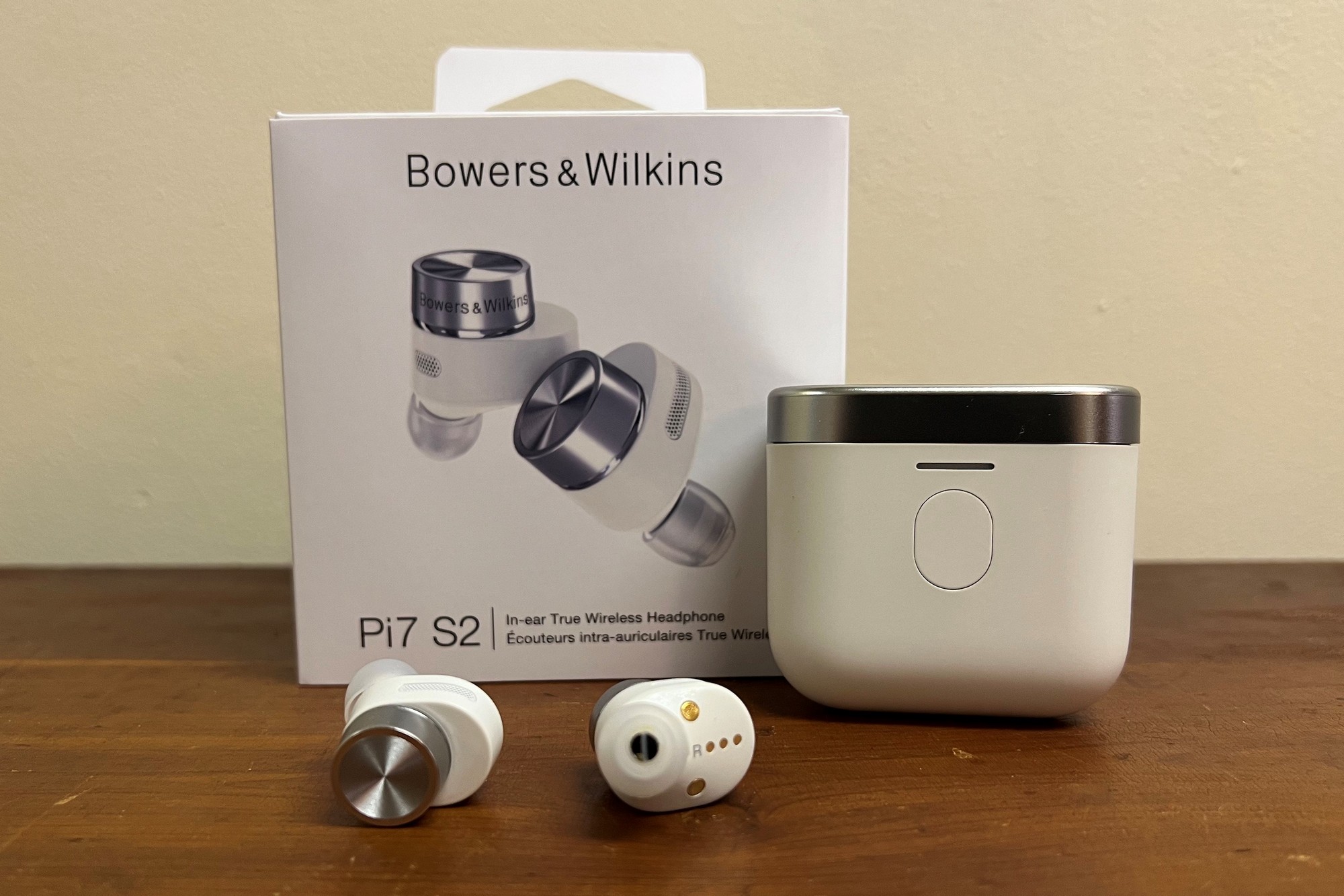 Bowers & Wilkins Pi7 S2 headphone review | TechHive