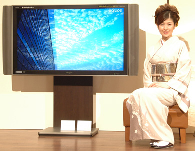 シャープ、亀山第2工場製「AQUOS」発表、大型モデルを全世界で同時発売