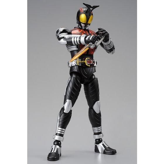 仮面ライダーカブト】 Figure-rise 6 仮面ライダーダークカブト│株式