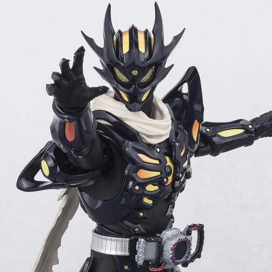 仮面ライダーガッチャード」より「仮面ライダードレッド零式」がS.H.