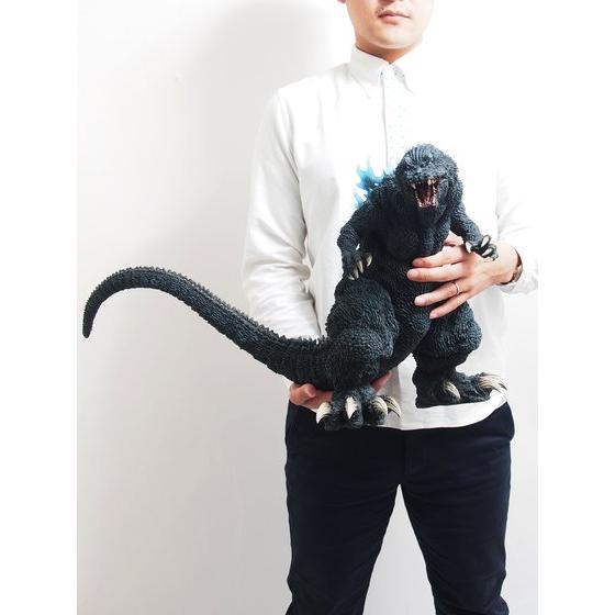 ゴジラ」(2001)が約38cm×約78cmの巨大フィギュアで登場|バンダイナムコ