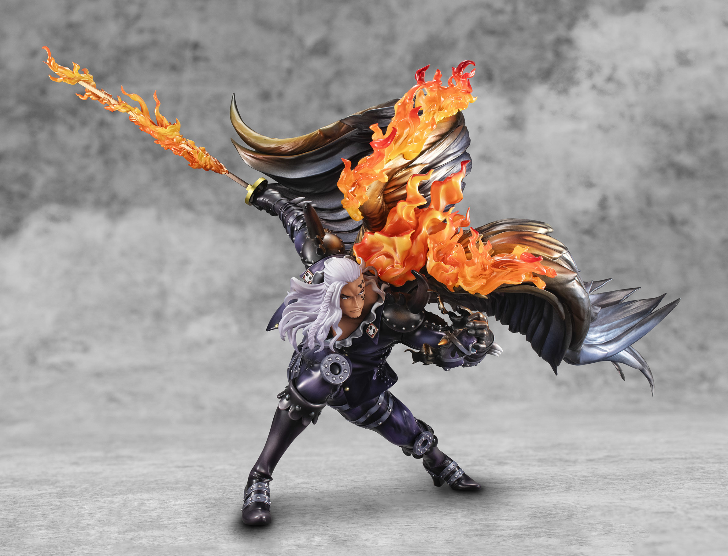 ワンピース」より、百獣海賊団 大看板 “火災のキング”を迫力の約32cmで